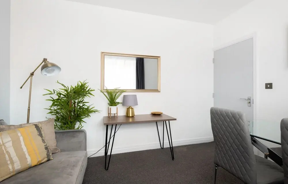 Modern 4-Bedroom Apart near Aldgate East