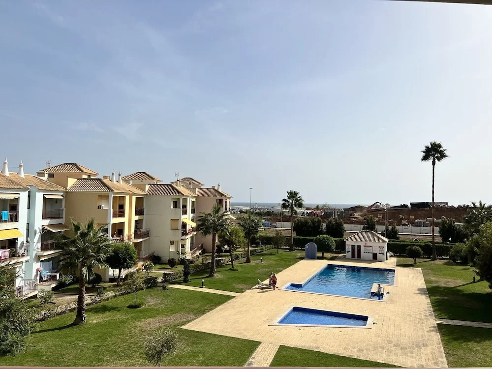 Quarteira Elegant With Pool by Homing