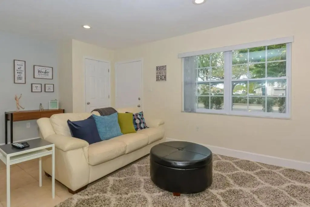 Lovely Cottage near the Beach and Downtown Sarasota