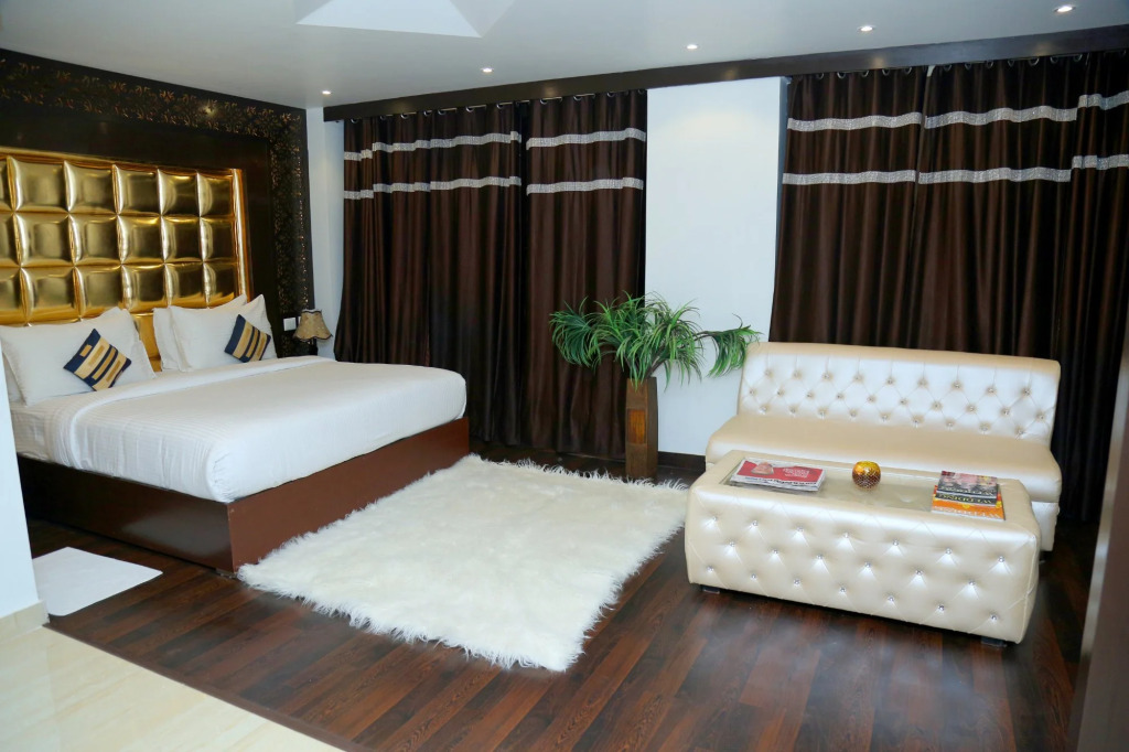 Hotel Signature Grand