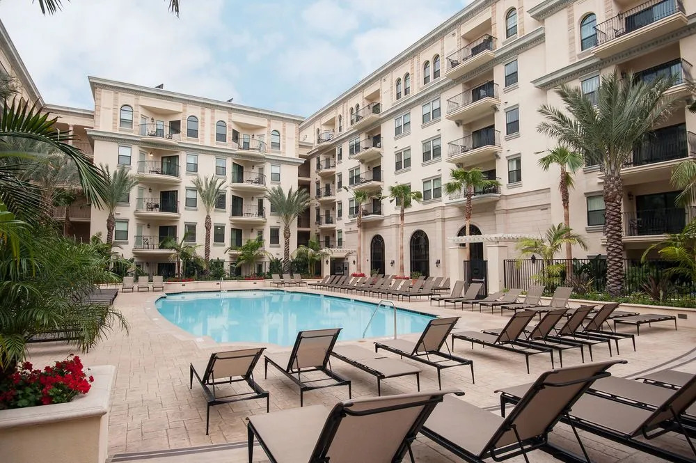 Sunshine Suites at 909 West Temple Street