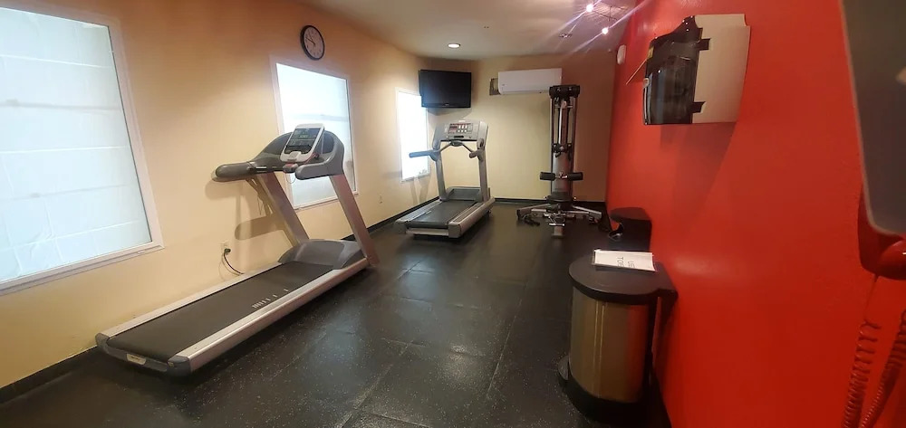 Wingate Suites by Wyndham Youngstown - Austintown
