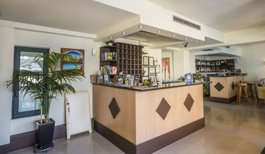 Athina Beach Hotel