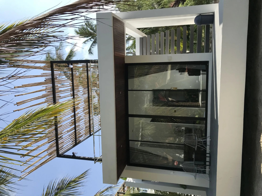 Lennon Maison