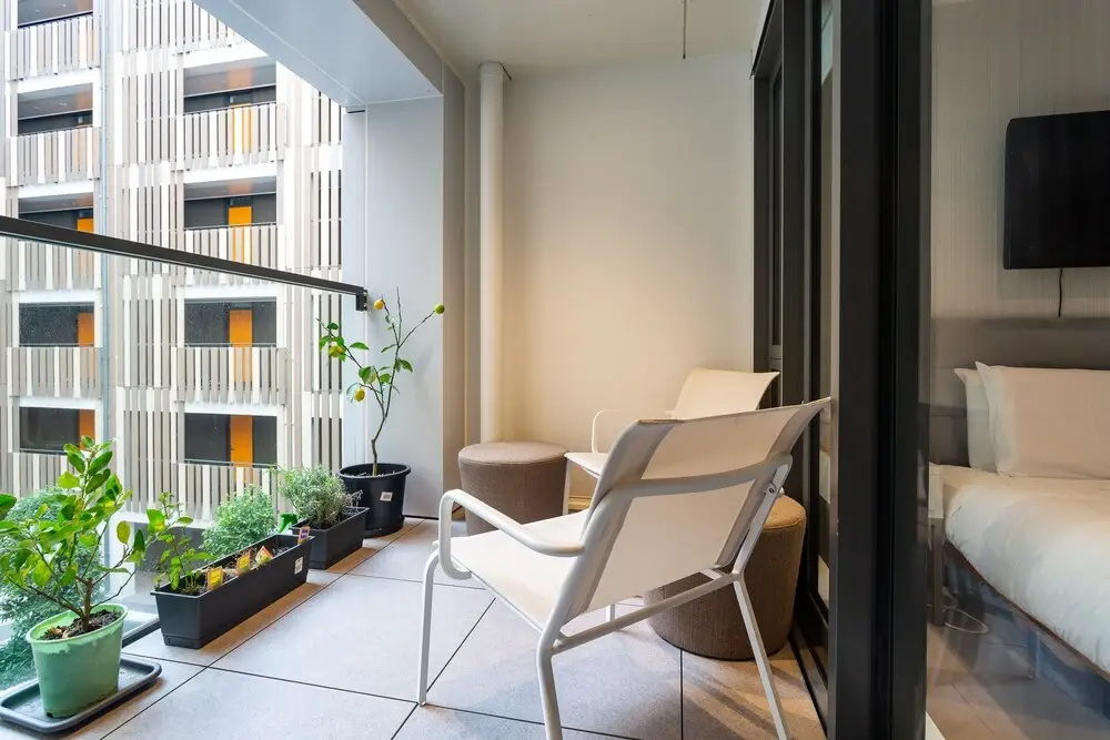 Toodle's Pristine inner-city nest with carpark