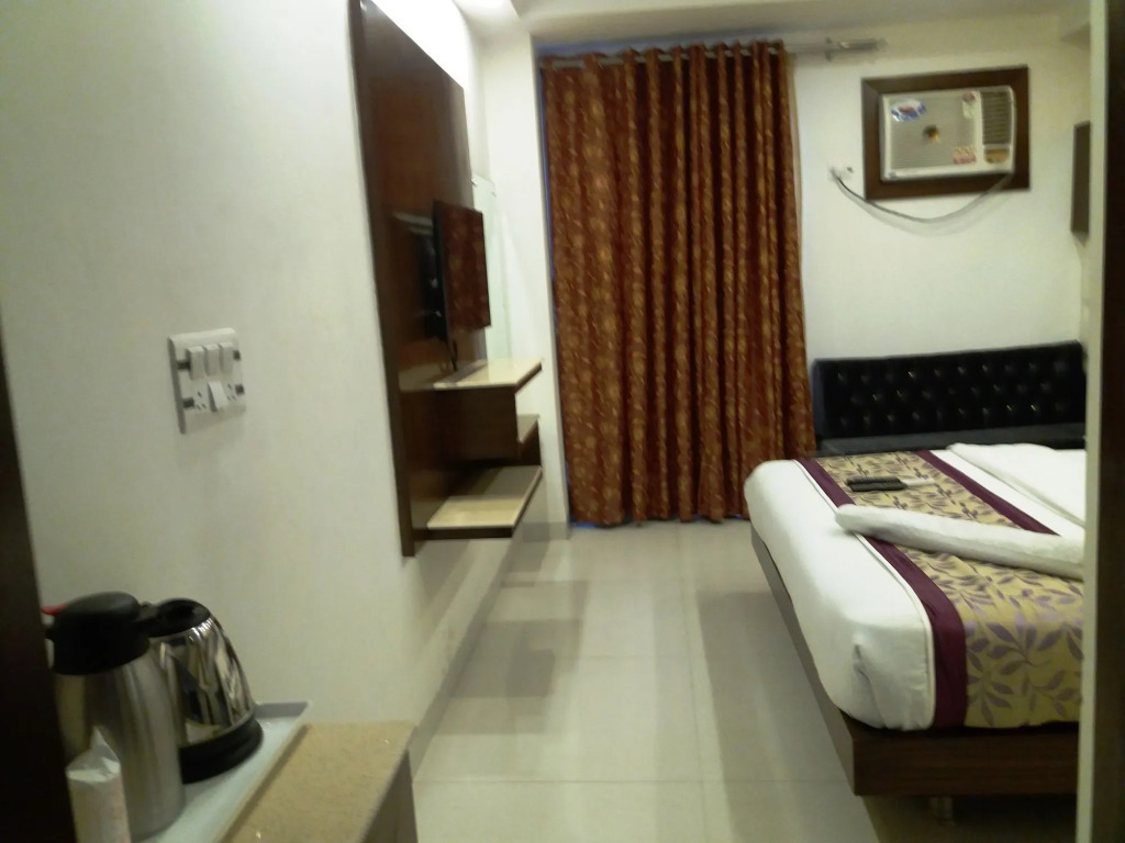NEW RANOVATED Hotel Station View Opposite New Delhi Railway