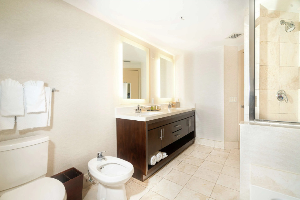 DoubleTree by Hilton Ocean Point Resort - North Miami Beach