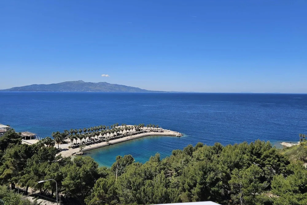 Two Bedroom Apartment With Sea View-061