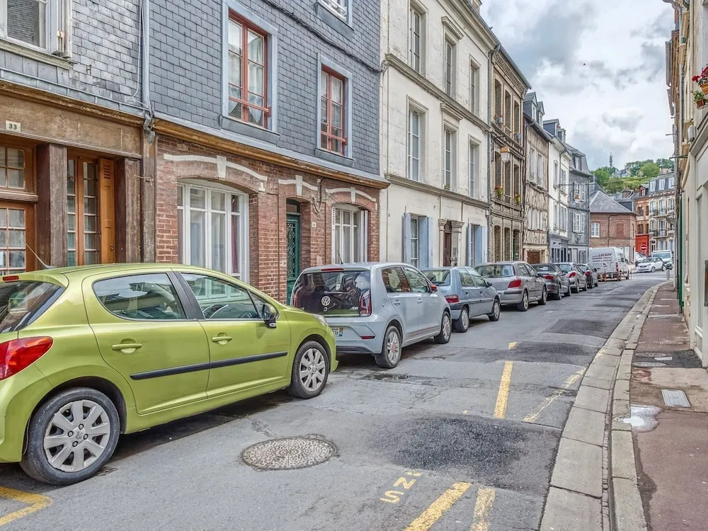 Cosy Studio Apartment in Honfleur near Harbour
