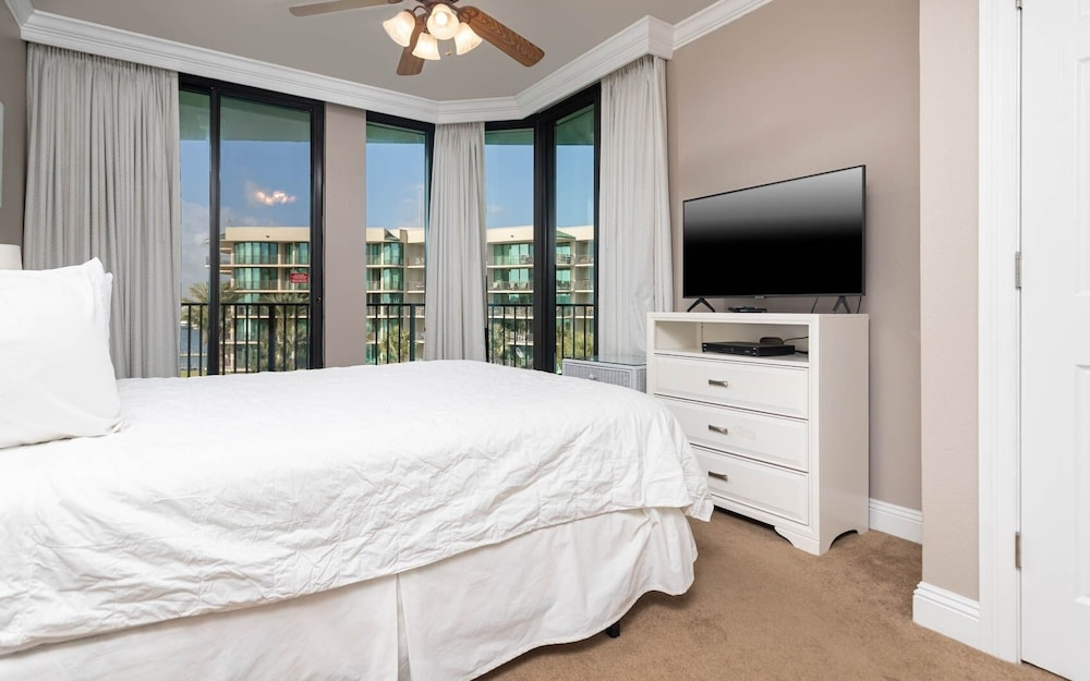 Phoenix On The Bay 1332 3 Bedroom Condo