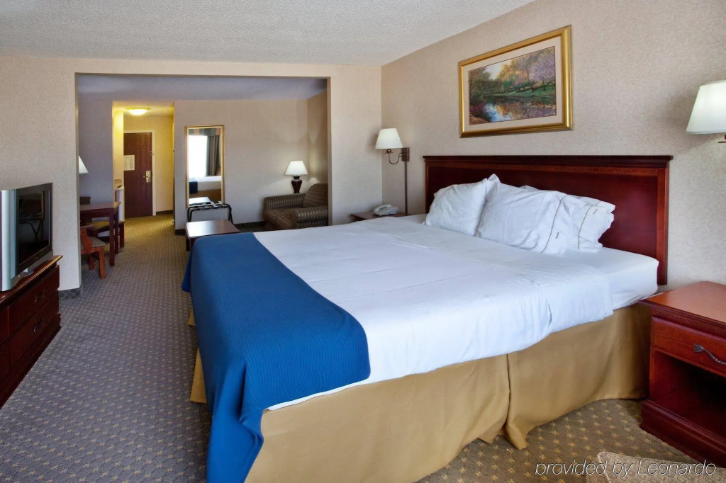 Holiday Inn Express and Suites Thomasville by IHG