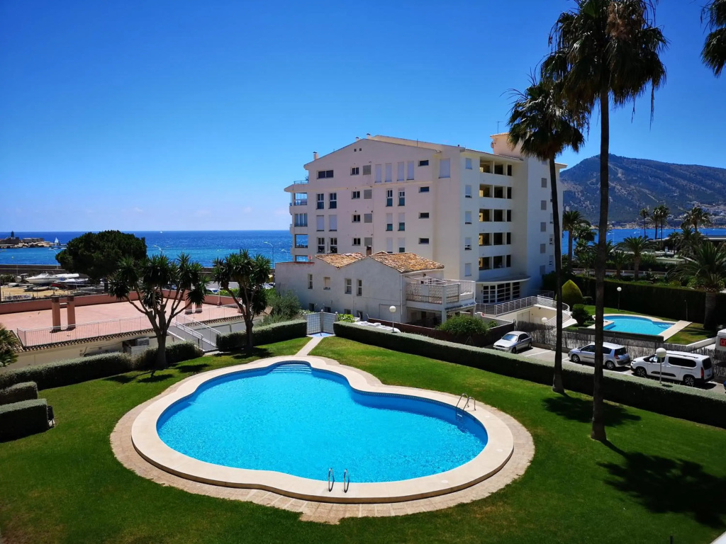 Acogedor apartamento frente al mar con piscina