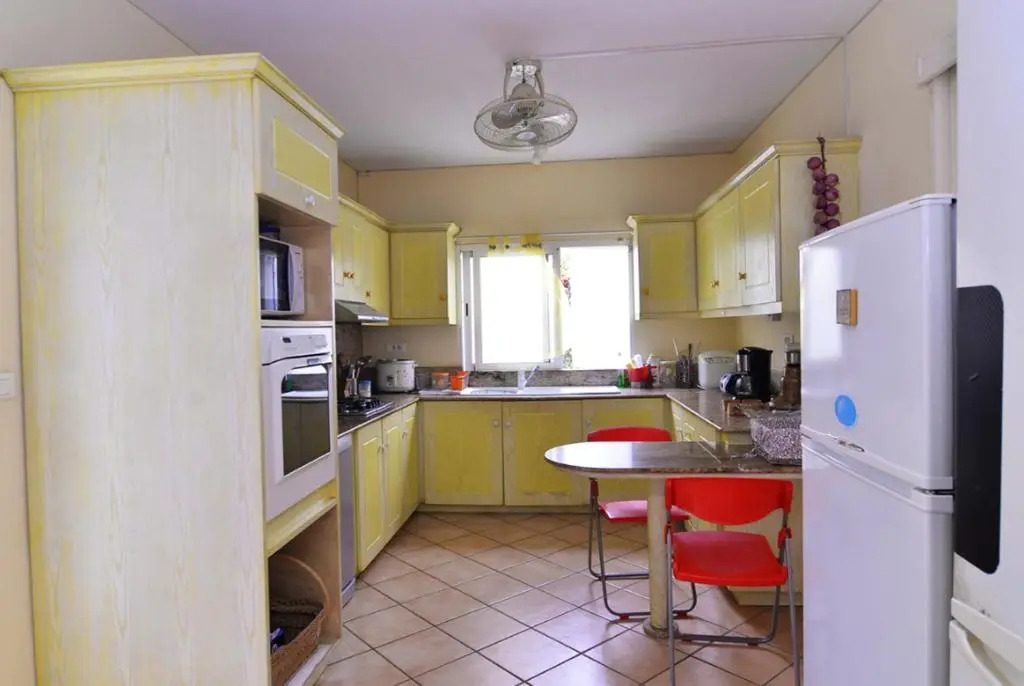 Spacious villa with sea view in Trou DEau Douce