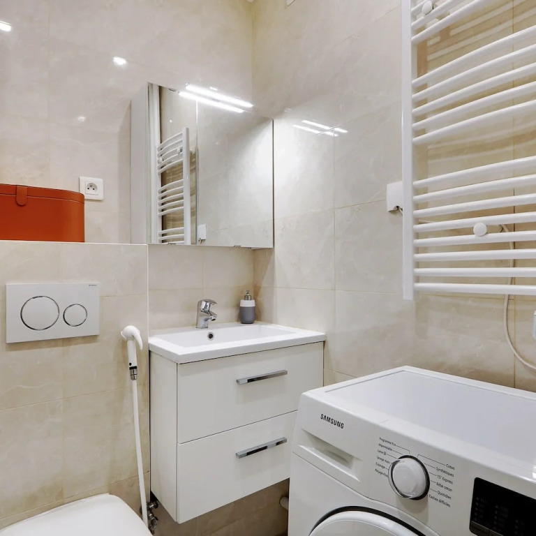Modern Brunel Classic 1 Bed Apt With Balcony in Paris