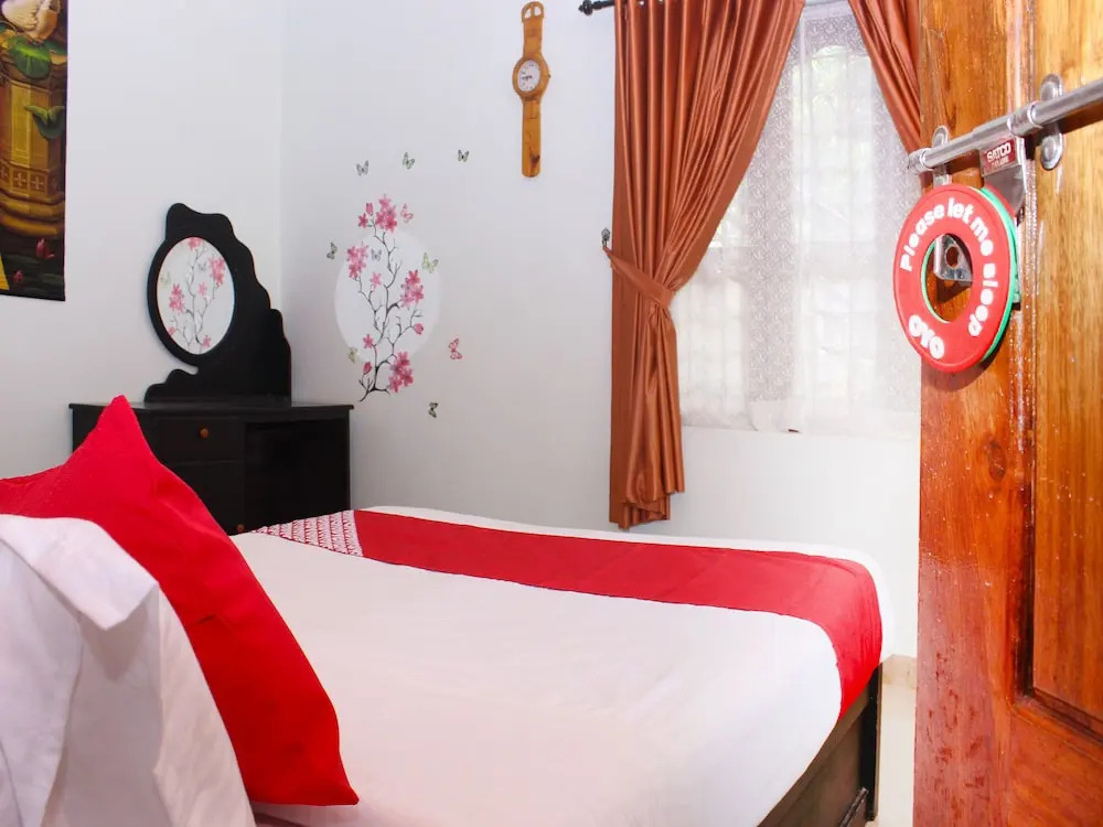 OYO 14135 Ashly's Residency