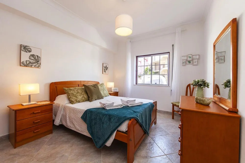 W 02 - Bedroom 2 in Topside Luz Guesthouse