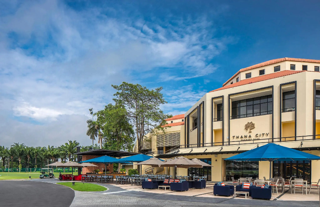 Eastin Thana City Golf Resort Bangkok Free Scheduled Shuttle from Hotel to Suvarnabhumi Airport