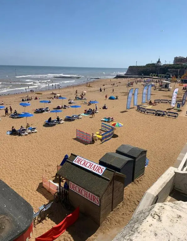 Pierremont En-Suite Rooms- 4 mins walk to Viking Bay Beach