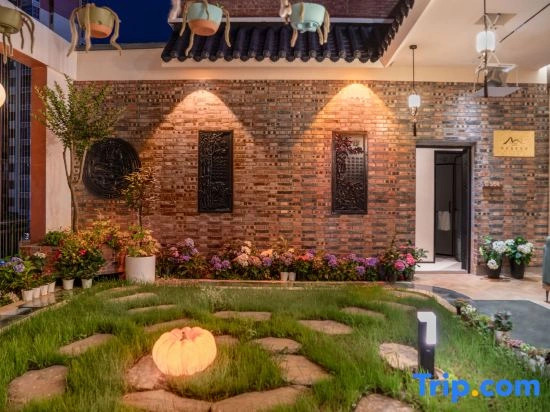 Linxi Yimeng SerenCreek Sky Garden Homestay (Xingyi)