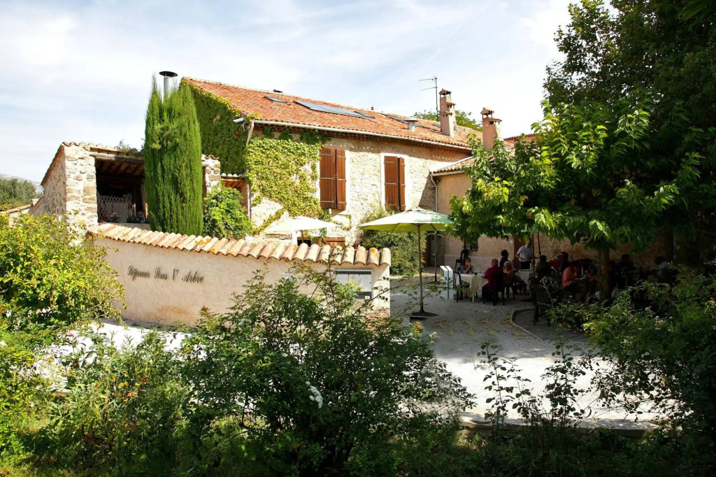 Logis Hôtel & Spa Déjeunez Sous LArbre