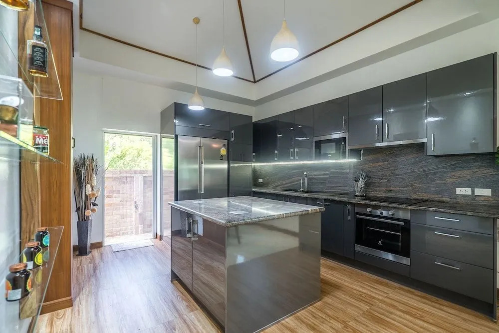 4BR Entertainment Villa Stan - Pool, Gym, Sauna & Jacuzzi