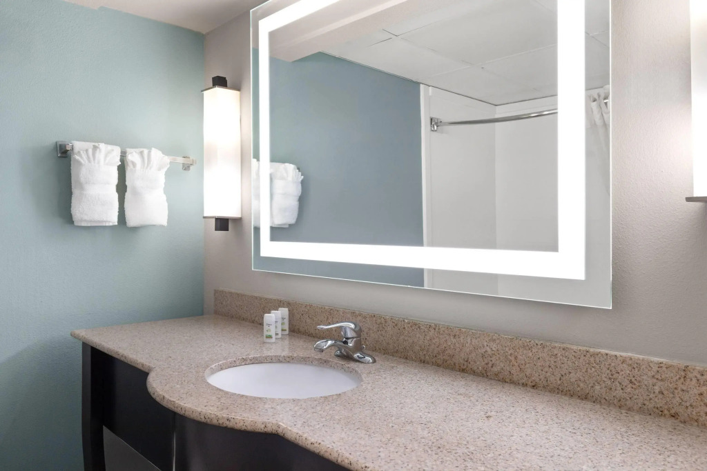 Wingate by Wyndham Greensboro-Coliseum