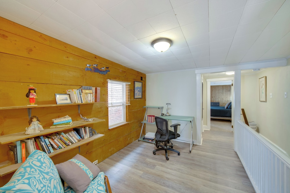 WFH Space & Yard! Walkable Lancaster Row Home