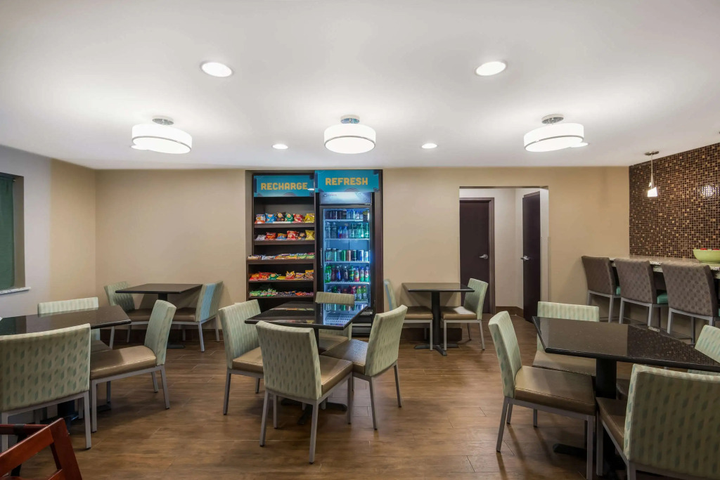 Clarion Pointe Syracuse Downtown