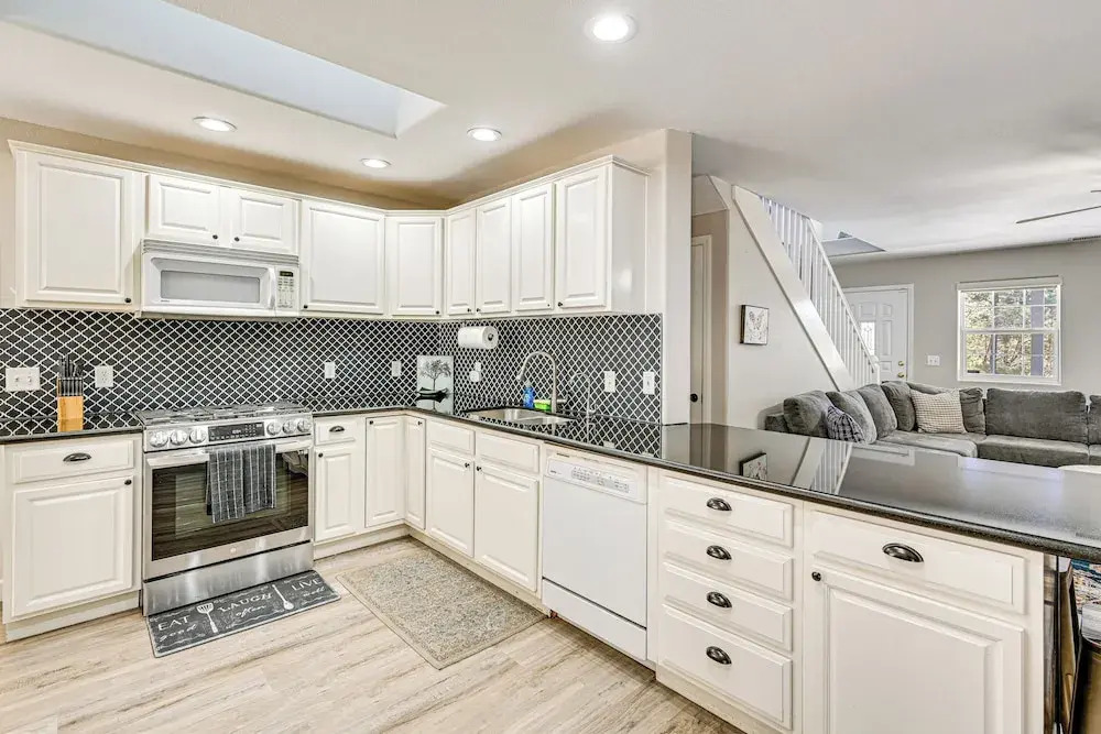 1 Mi to Nau: High-country Home w/ Gorgeous Views!
