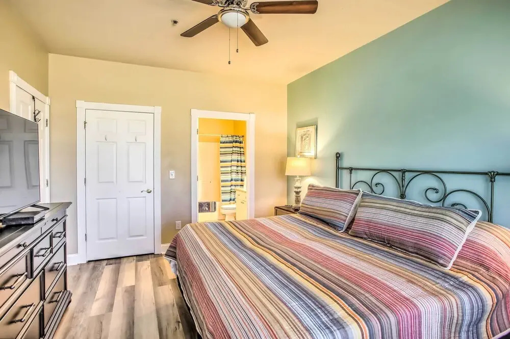 Screened-in Patio: Myrtle Beach Golf Condo