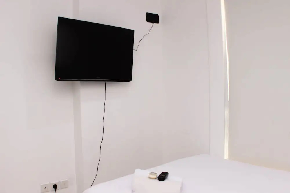 Elegant Studio At Azalea Suites Apartment