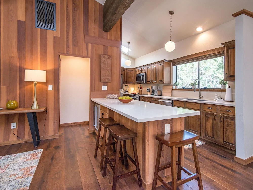 1000 Lakeshore Townhouse Unit 20 3 Bedrooms 2.5 Bathrooms Townhouse