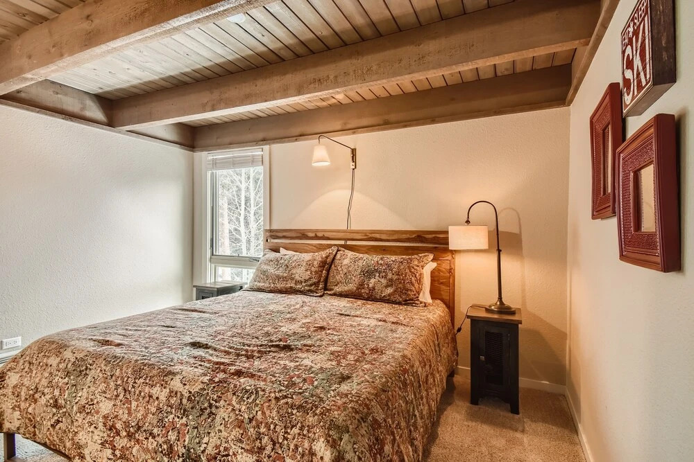 Spacious Mill Run 3 Townhouse Close to City Attractions by RedAwning