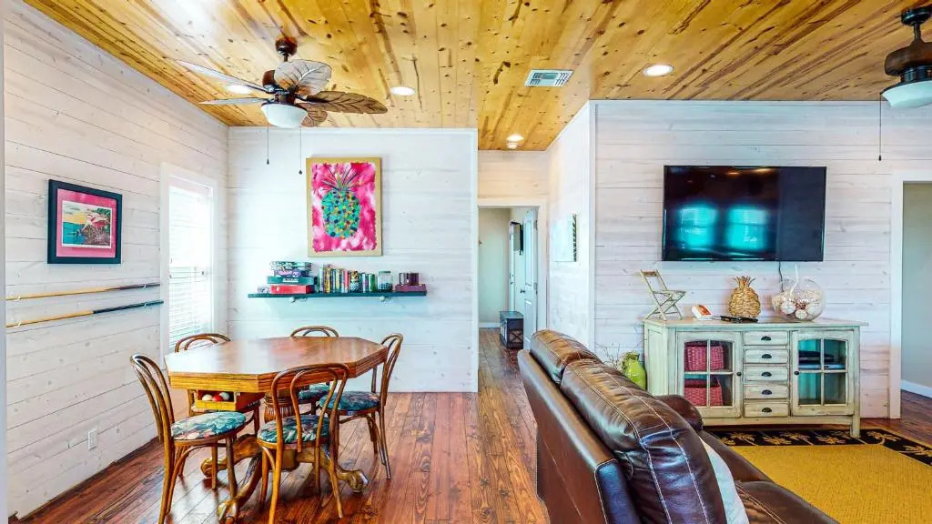 OV2 House on Stilts with Beachy Decor, Near Beach, Balcony Overlooking Private Pond, Shared Pool