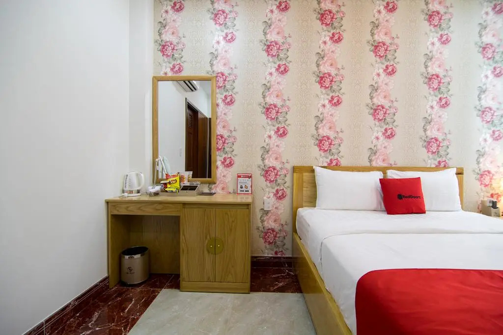 Silk Hotel near Tan Son Nhat Airport