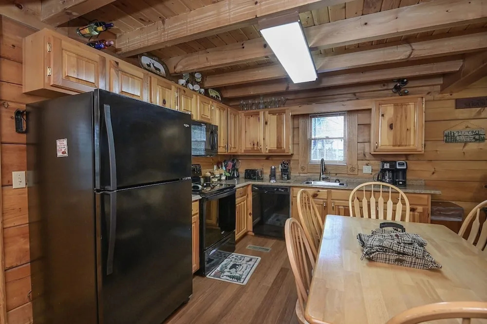 ER100 - Making Memories Great location - Close to town! cabin