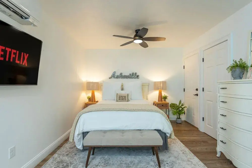 Pet Friendly Studio Near Biltmore w Espresso bar