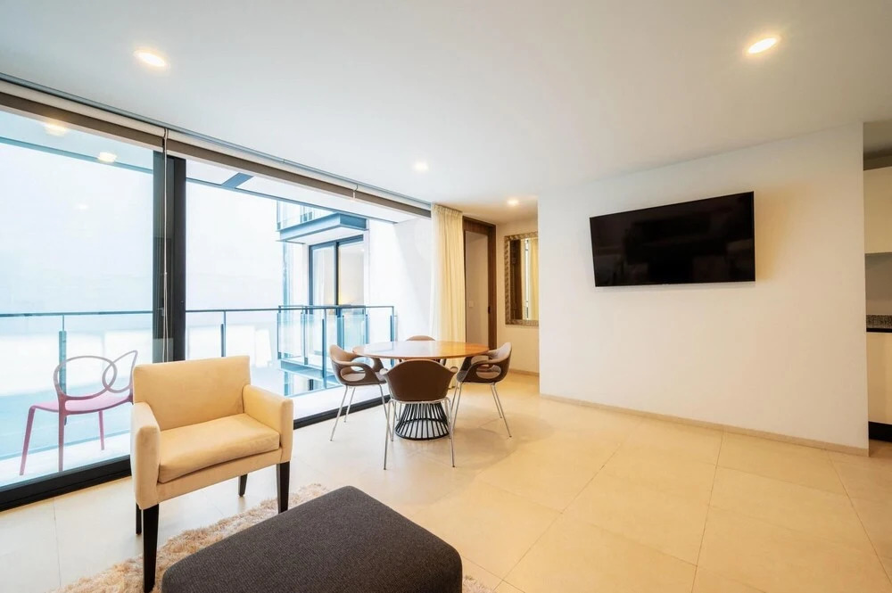 NEW Equipped Condo w GYM Roof