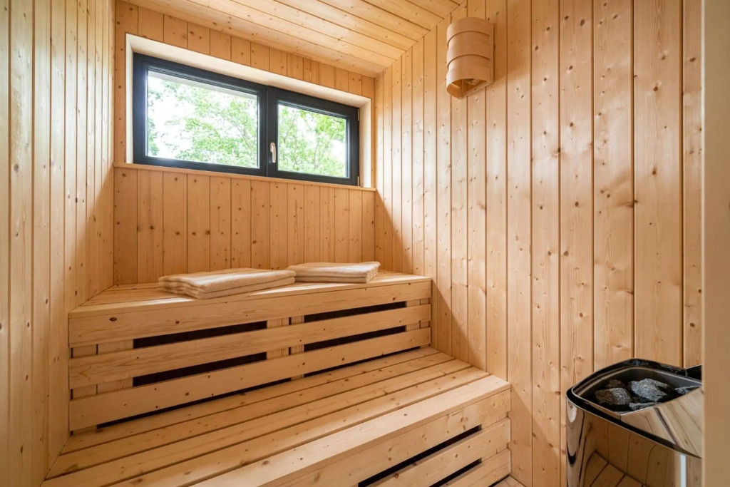 Wellness-Ferienhaus "Zaunwinde" mit Sauna, Kamin & Terrasse- ruhig am Ostseewald in Zingst