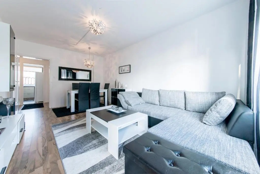 Id 5502 - Private Apartment