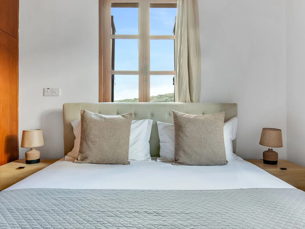 Spacious 7-bdr Villa With Pool & Sea View