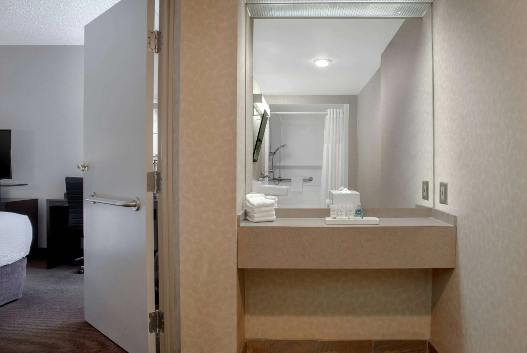 Ramada Plaza by Wyndham Calgary Downtown