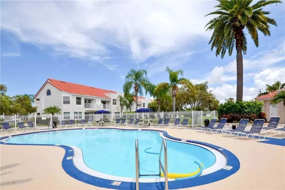Vista Verde East - Two Bedroom Condo - 6-147