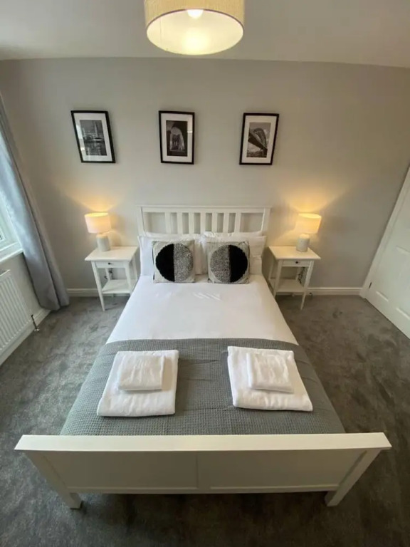 Flat - Sleeps 4 - Pet Friendly - Parking