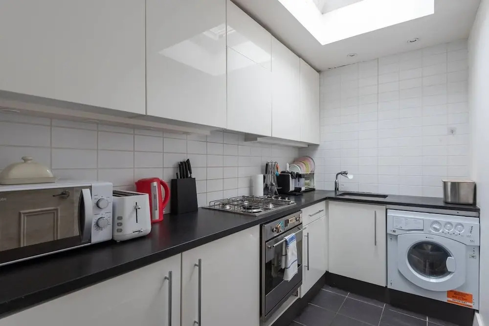 Comfy And Bright 2Br Home In West Kensington Fits 4