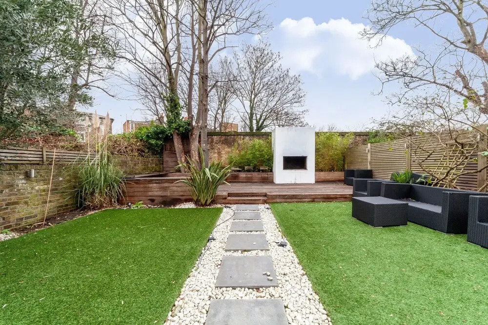 Beautiful & Spacious Flat with Patio