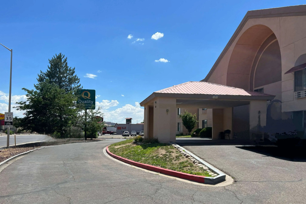 Quality Inn & Suites Farmington