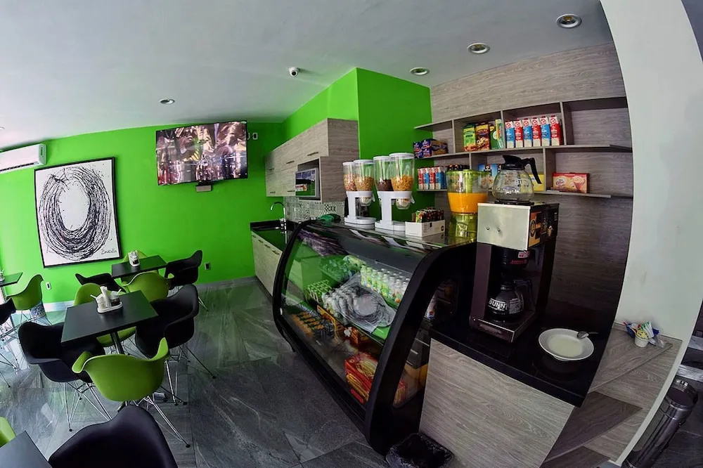 HOTEL LEMON GREEN -Zona Expo Frente al Centro de Convenciones