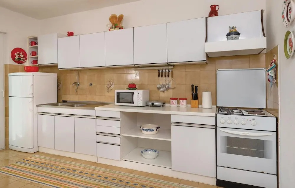 Awesome Home in Okrug Gornji With Wifi and 3 Bedrooms
