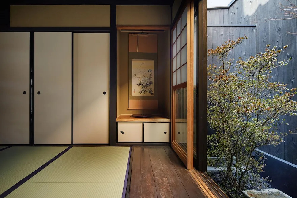 Kyoto Urushiro Wakasaya